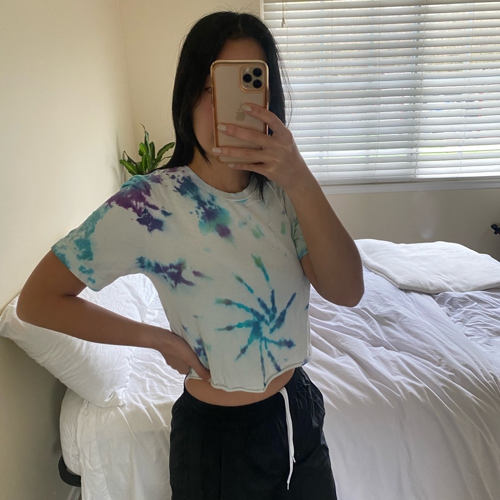 green and blue cropped tie dye tee//size small